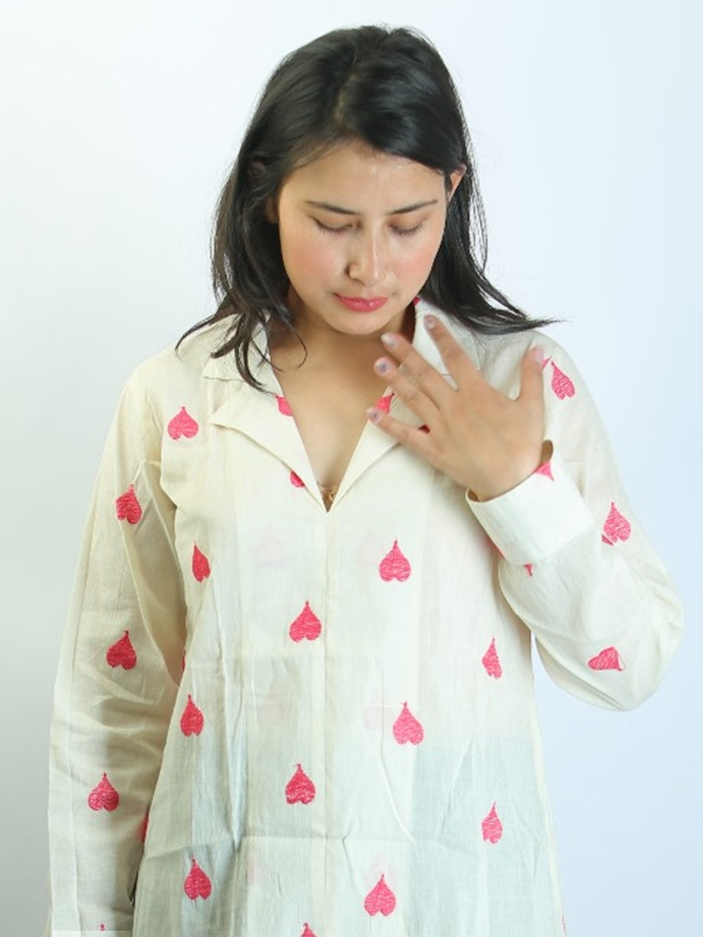 Women floral embroidered thread kurti