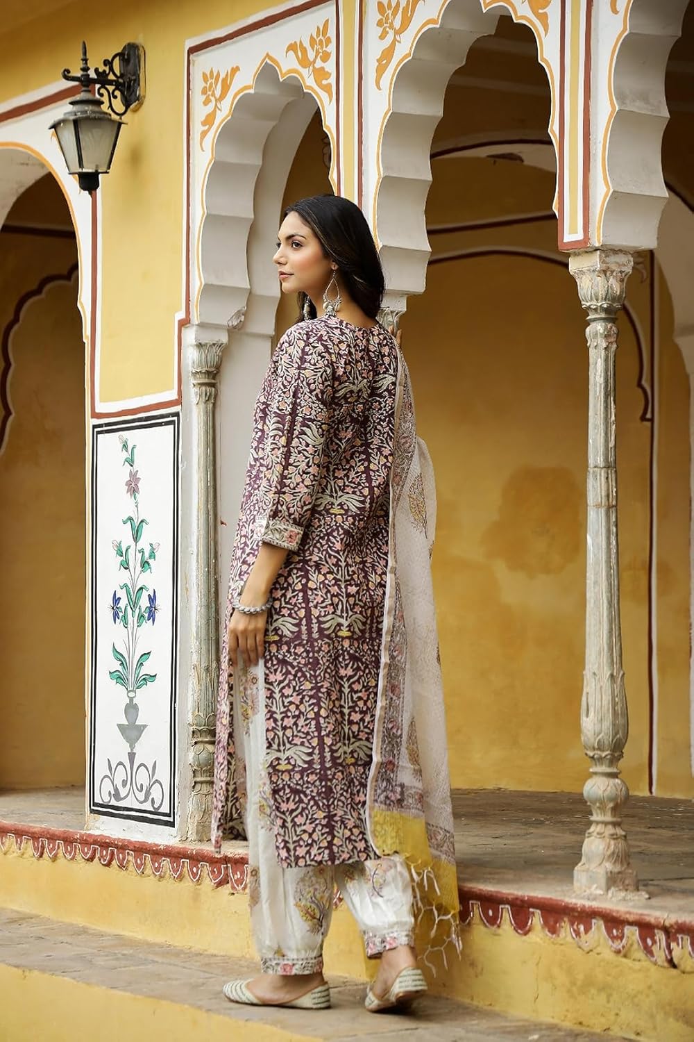 LookMark Women Kurta Set: Fashionably Traditional, Comfortably Chic: Embrace Ethnic Fashion with Our Cotton Blend Ethnic Sets!