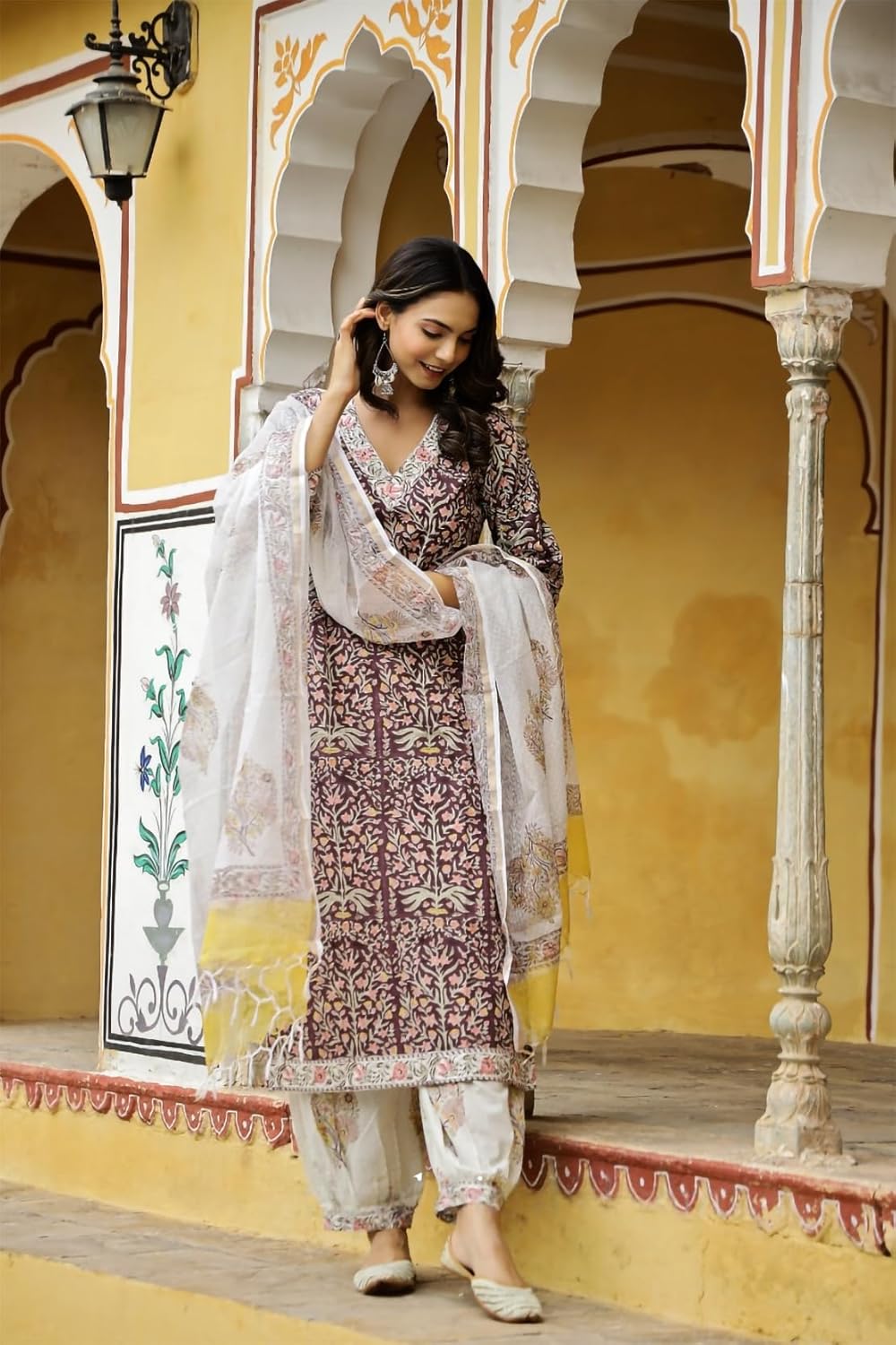 LookMark Women Kurta Set: Fashionably Traditional, Comfortably Chic: Embrace Ethnic Fashion with Our Cotton Blend Ethnic Sets!