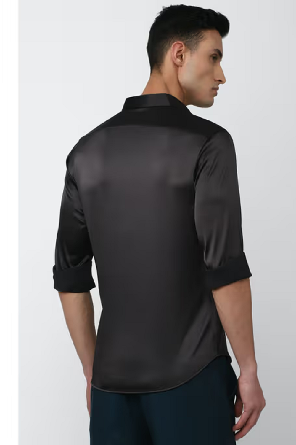 Men Slim Fit Solid Spread Collar Casual Shirt