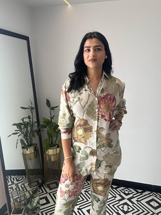 LookMark Women Kurta Set With Floral Print and Cotton Blend Fabric With Pant