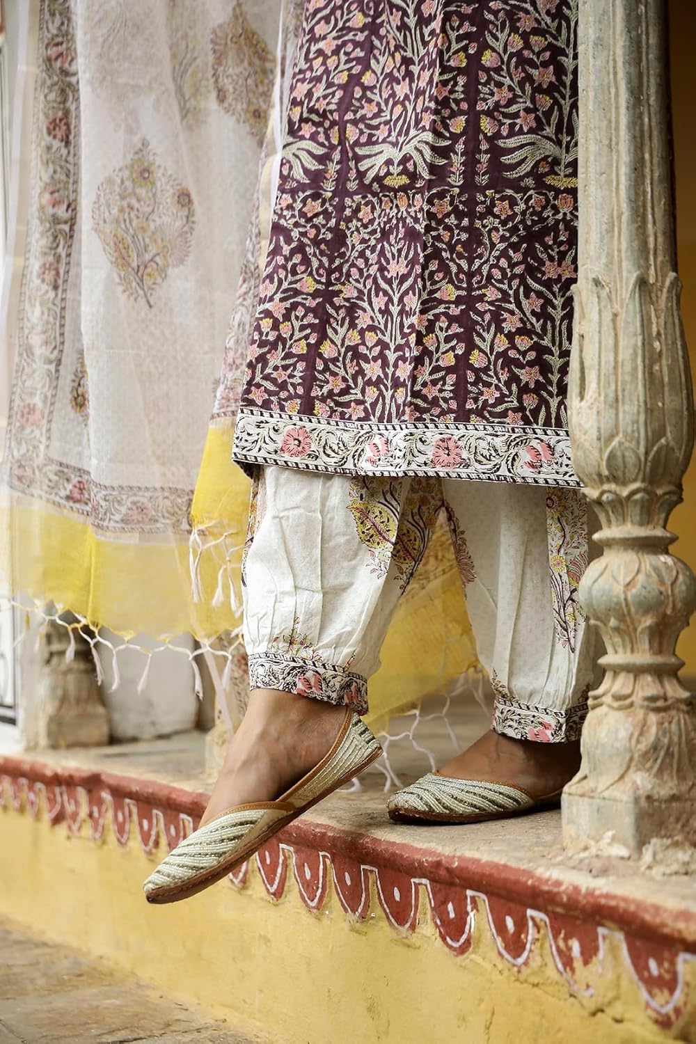LookMark Women Kurta Set: Fashionably Traditional, Comfortably Chic: Embrace Ethnic Fashion with Our Cotton Blend Ethnic Sets!