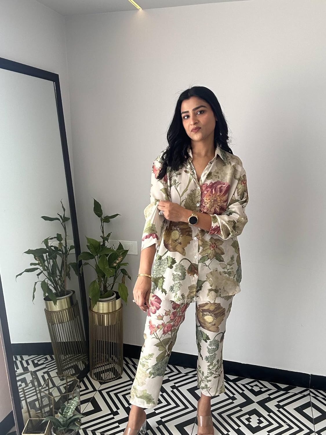 LookMark Women Kurta Set With Floral Print and Cotton Blend Fabric With Pant