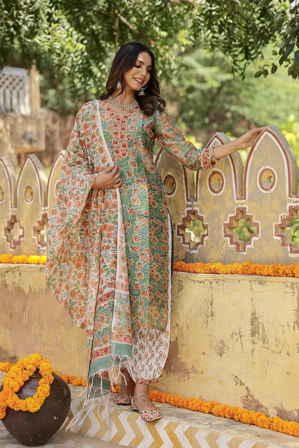 LookMark Cotton Blend Women Kurta Set: Where Tradition Meets Trend: Stay Fashion-Forward Yet Rooted In Tradition With Our Stylish Ethnic Sets!