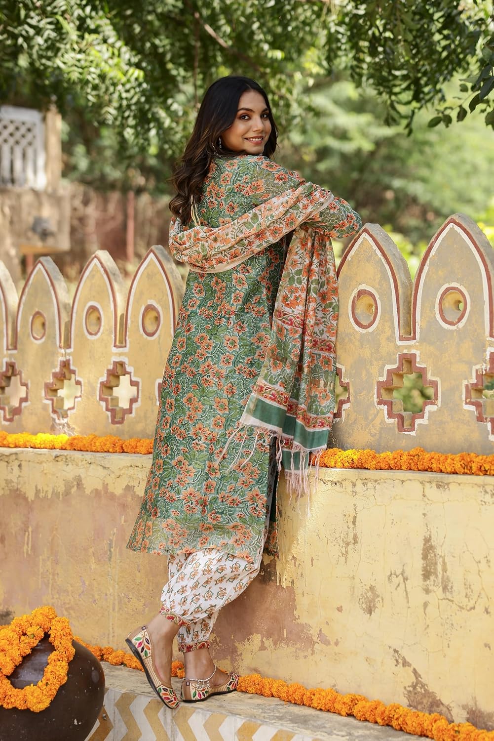 LookMark Cotton Blend Women Kurta Set: Where Tradition Meets Trend: Stay Fashion-Forward Yet Rooted In Tradition With Our Stylish Ethnic Sets!