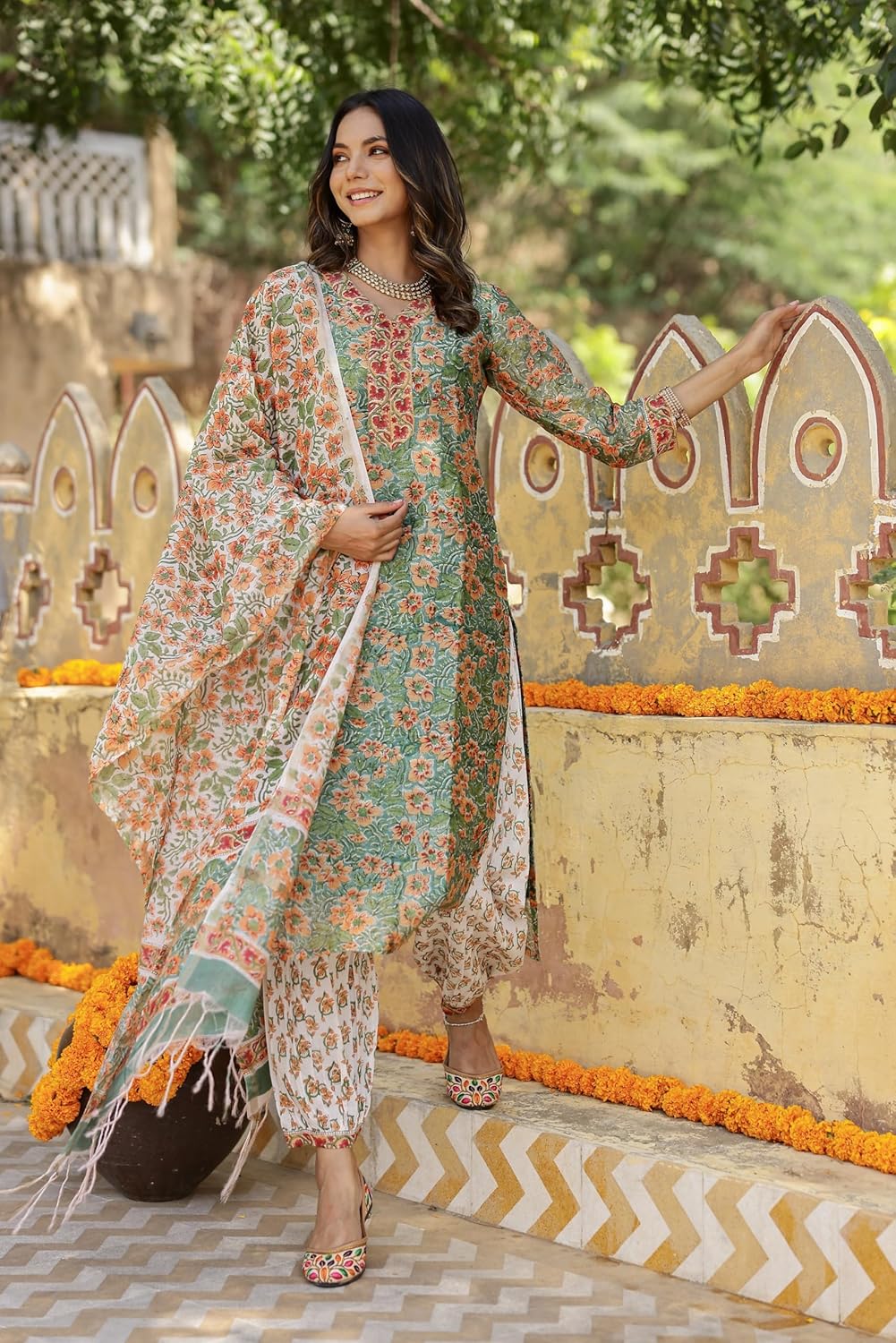 LookMark Cotton Blend Women Kurta Set: Where Tradition Meets Trend: Stay Fashion-Forward Yet Rooted In Tradition With Our Stylish Ethnic Sets!