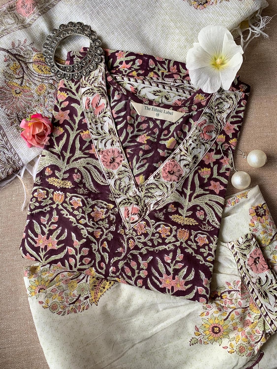LookMark Women Kurta Set: Fashionably Traditional, Comfortably Chic: Embrace Ethnic Fashion with Our Cotton Blend Ethnic Sets!