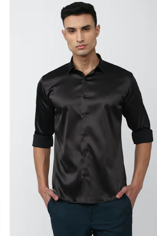 Men Slim Fit Solid Spread Collar Casual Shirt