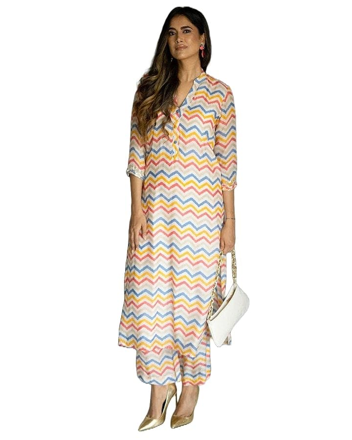 LookMark Women Kurta Set: Sizzle with Ethnic Flair! Make Heads Turn with Our Vibrant Cotton Blend Printed Kurti Pant Sets!