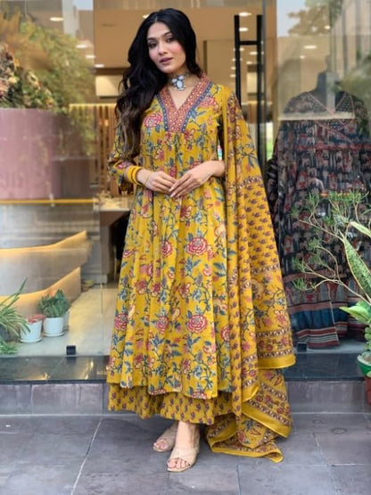 LookMark Women Cotton Blend Floral Printed Kurta Plazzo Set with Dupatta Suitable For Every Indian Occasion