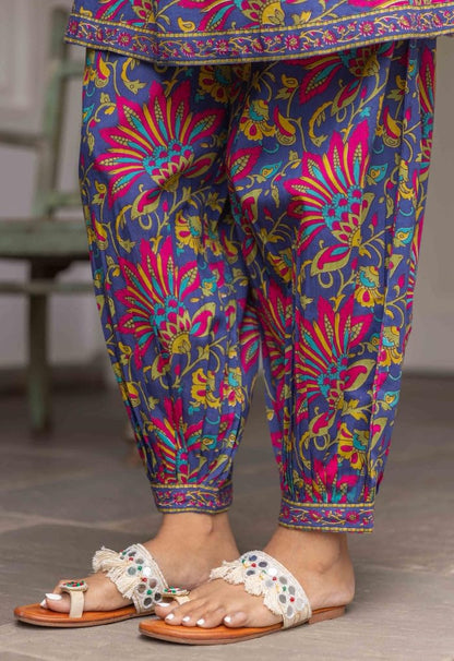 LookMark Women's Kurta Ethnic Finesse Redefined: Add a Touch of Grace to Your Wardrobe with Our Cotton Blend Printed Kurti Pant Sets