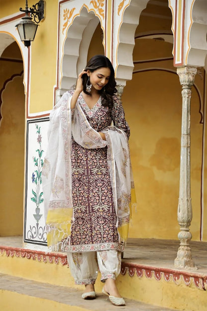 LookMark Women Kurta Set: Fashionably Traditional, Comfortably Chic: Embrace Ethnic Fashion with Our Cotton Blend Ethnic Sets!