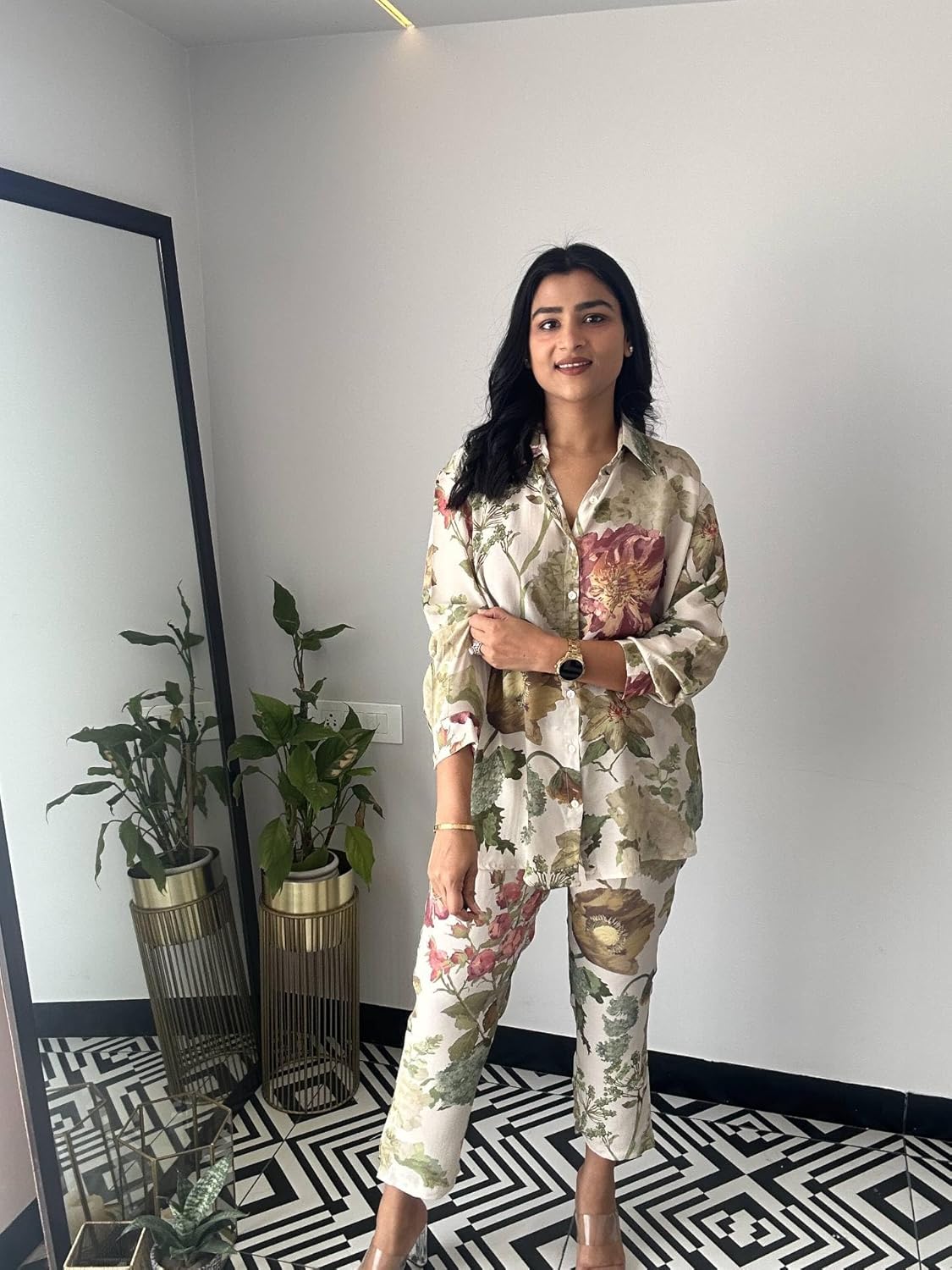 LookMark Women Kurta Set With Floral Print and Cotton Blend Fabric With Pant