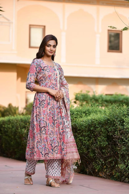 LookMark Women's Cotton Blend Kurta Set